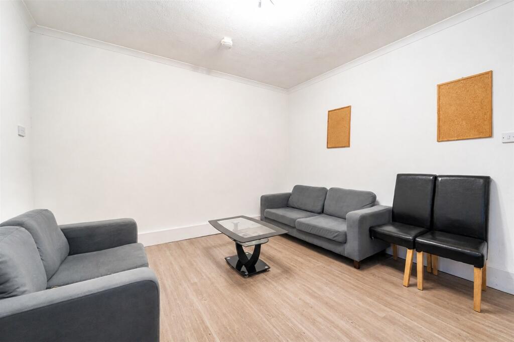 6 bedroom house for rent