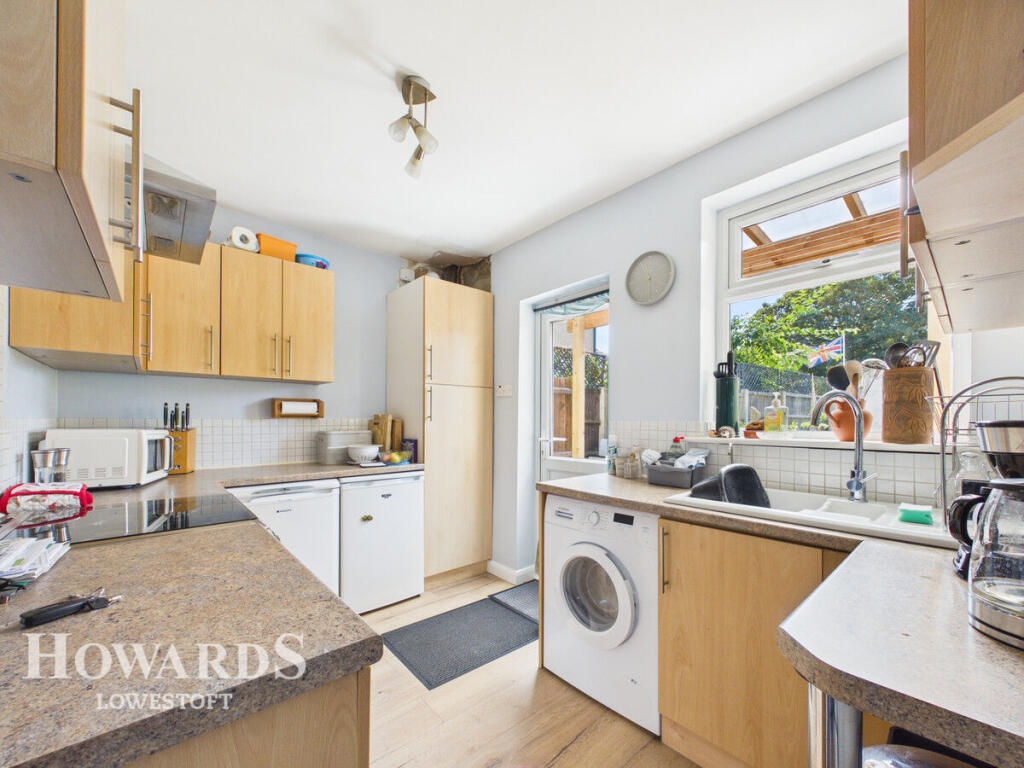 3-bed semi-detached on Carlton Road, Lowestoft, £210,000
