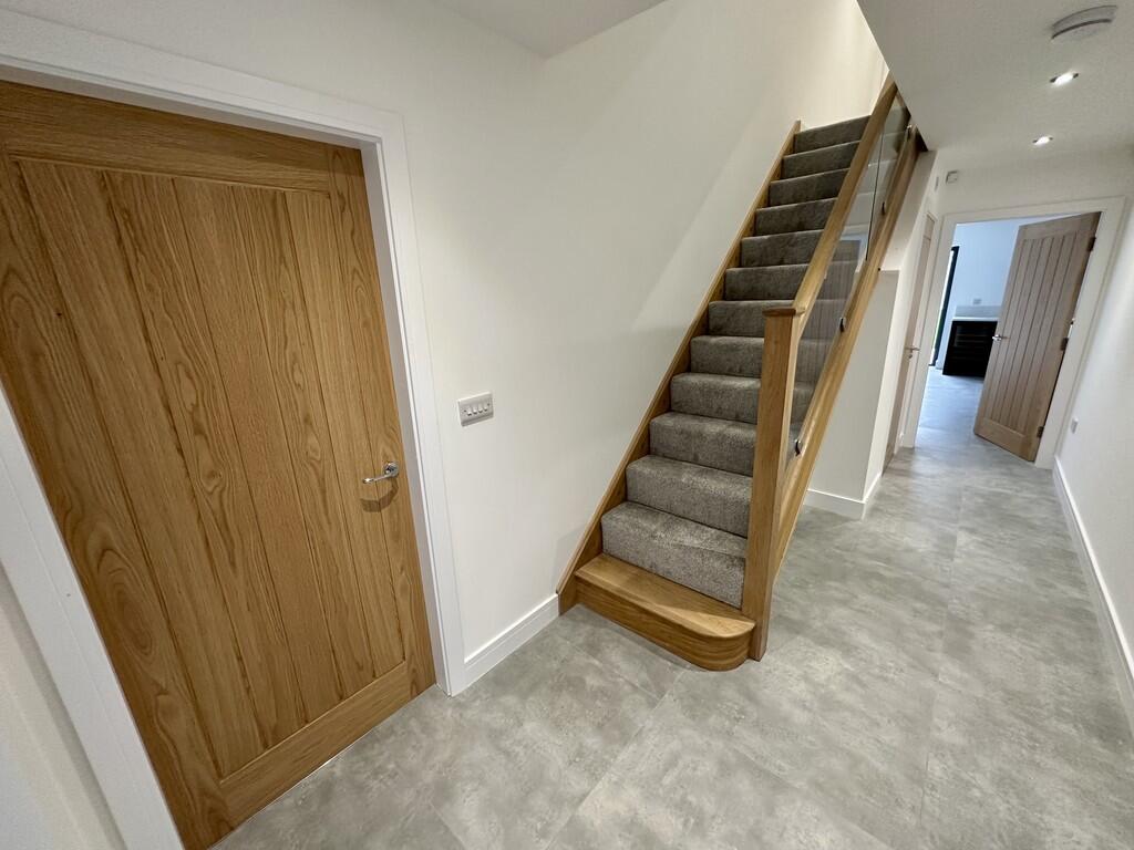 Whiphill Lane, Armthorpe, Doncaster photo 4