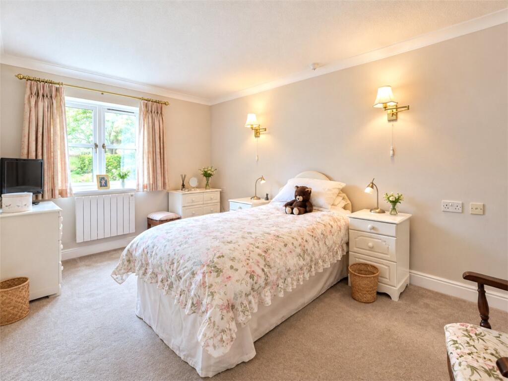 Apartment in Lymington - View 4