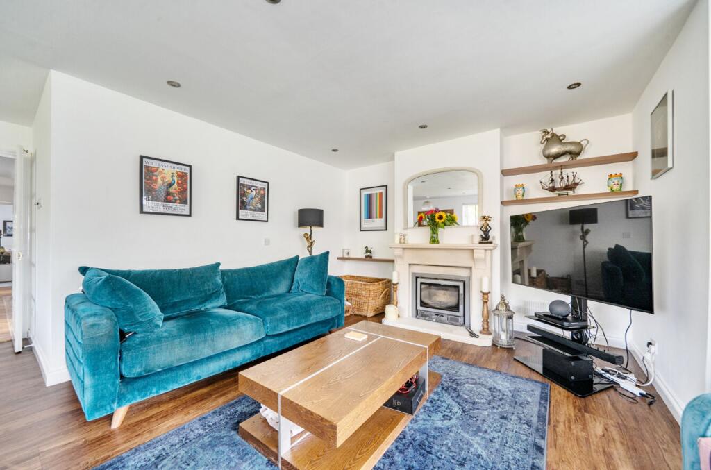 House in Chichester, Plaistow - More