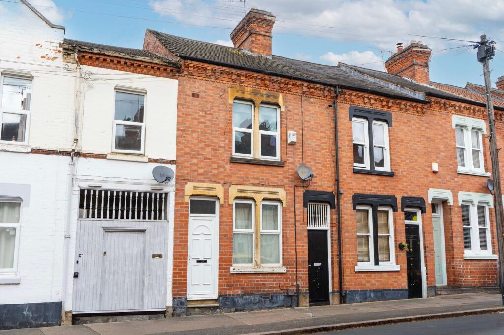 Main image of property: Avenue Road Extension, Clarendon Park, Leicester