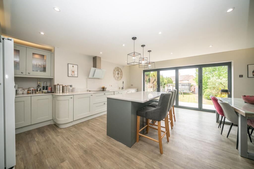 Elm Avenue, Caddington, LU1 photo 3