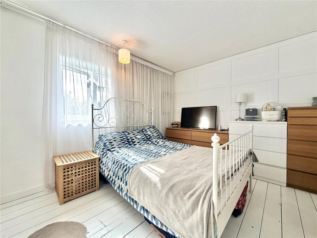 49, Wainsford Road, Pennington, Lymington, Hampshire, SO41 photo 3
