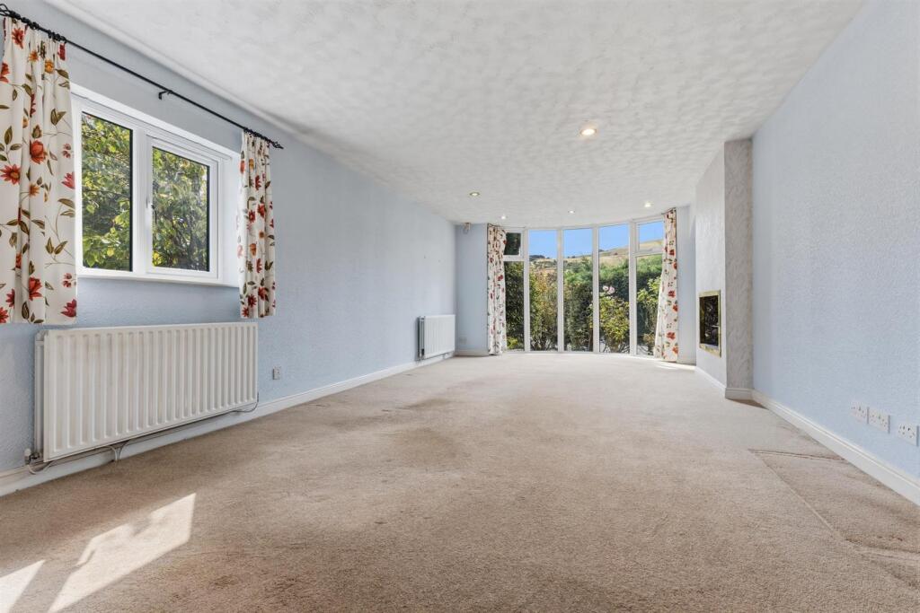 House in High Peak, Tunstead Milton, Chapel-en-le-Frith - More
