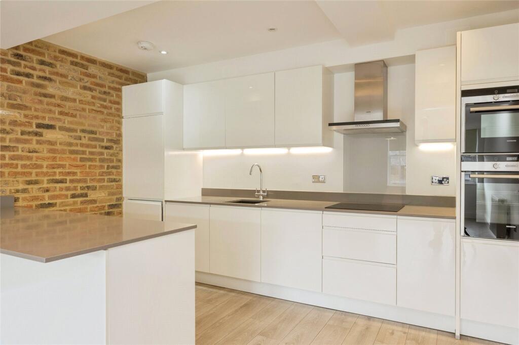 Apartment in Tunbridge Wells, Kent - View 4
