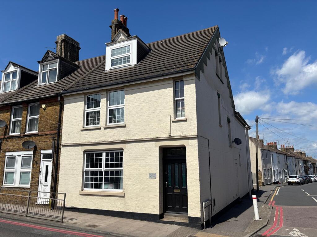 Main image of property: High Street, Rainham, Rainham, Gillingham, ME8