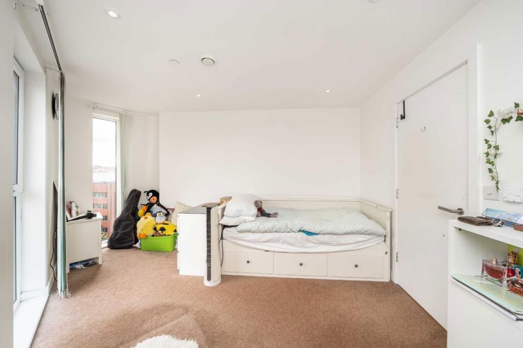 Apartment in London - More