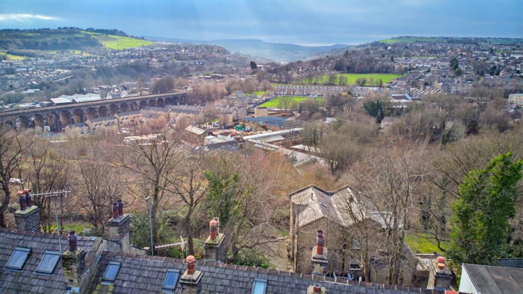 Vicarage Road, Huddersfield, West Yorkshire, HD3 photo 2