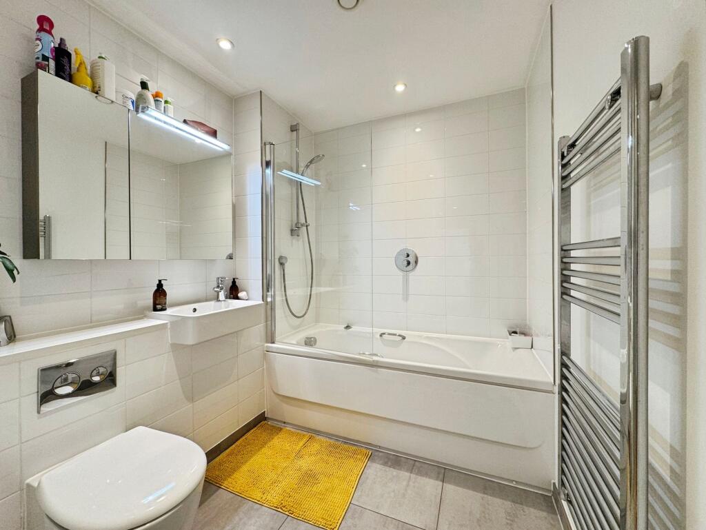 Apartment in London - View 5