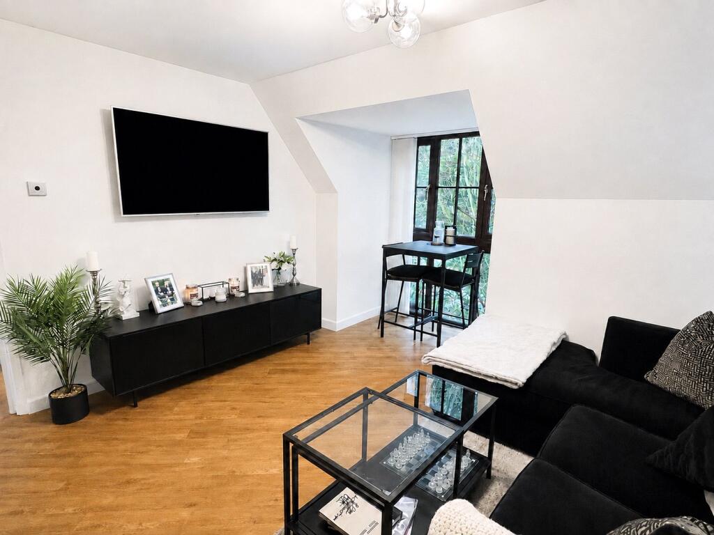 Apartment in Southend-on-Sea - View 4