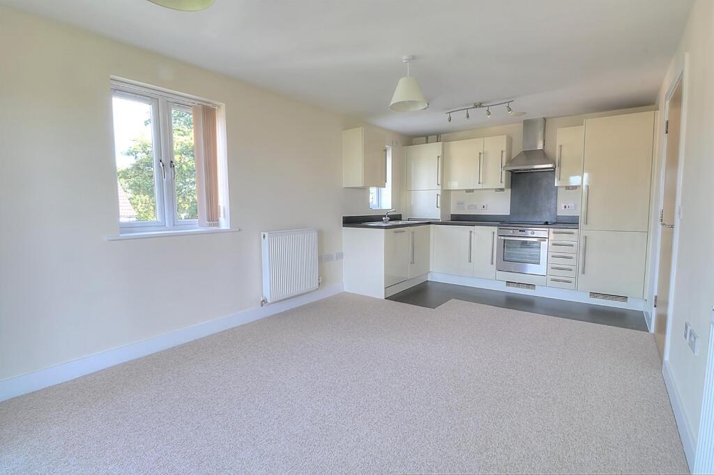 Hut Farm Place, Chandlers Ford photo 4