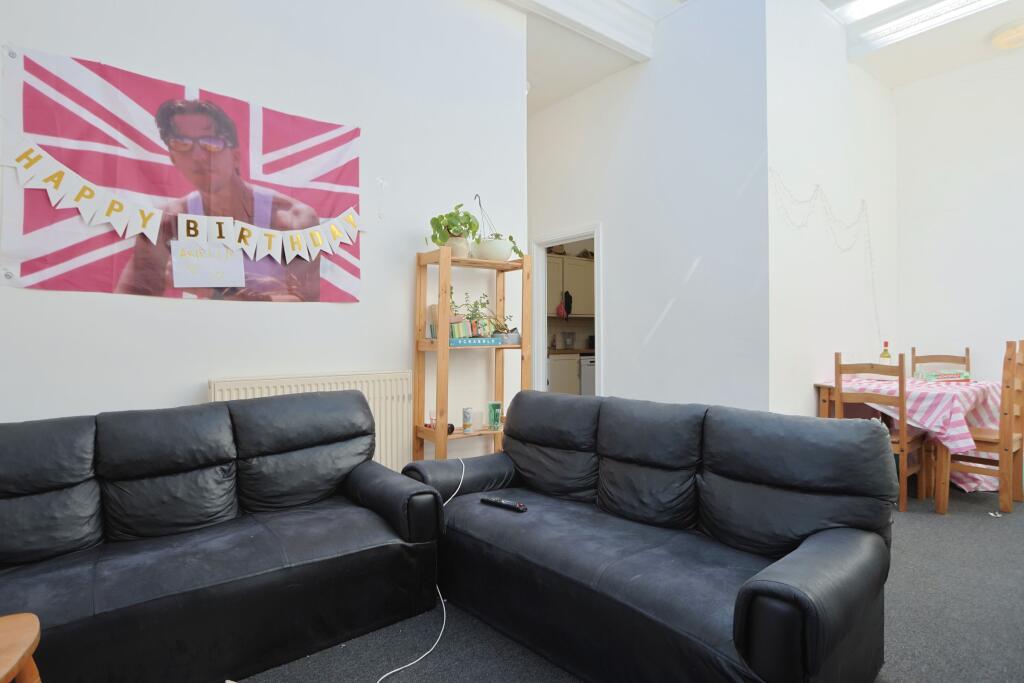 5 bedroom flat for rent
