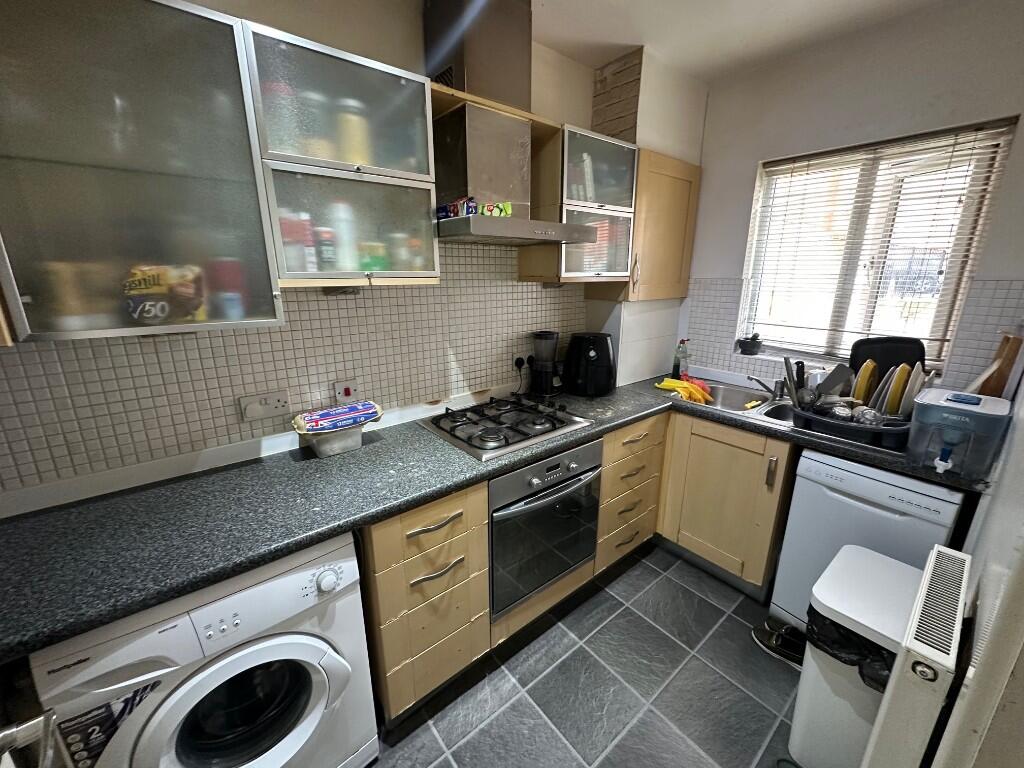 Grove Road, Romford, London, RM6 photo 3