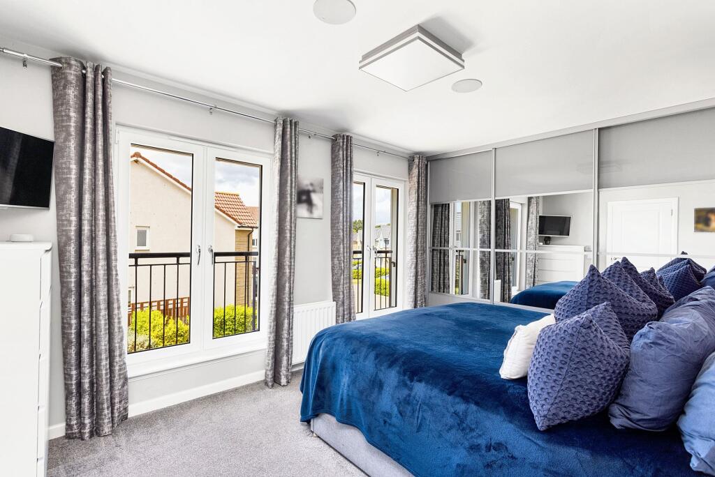 House in East Calder, Calderwood - View 3