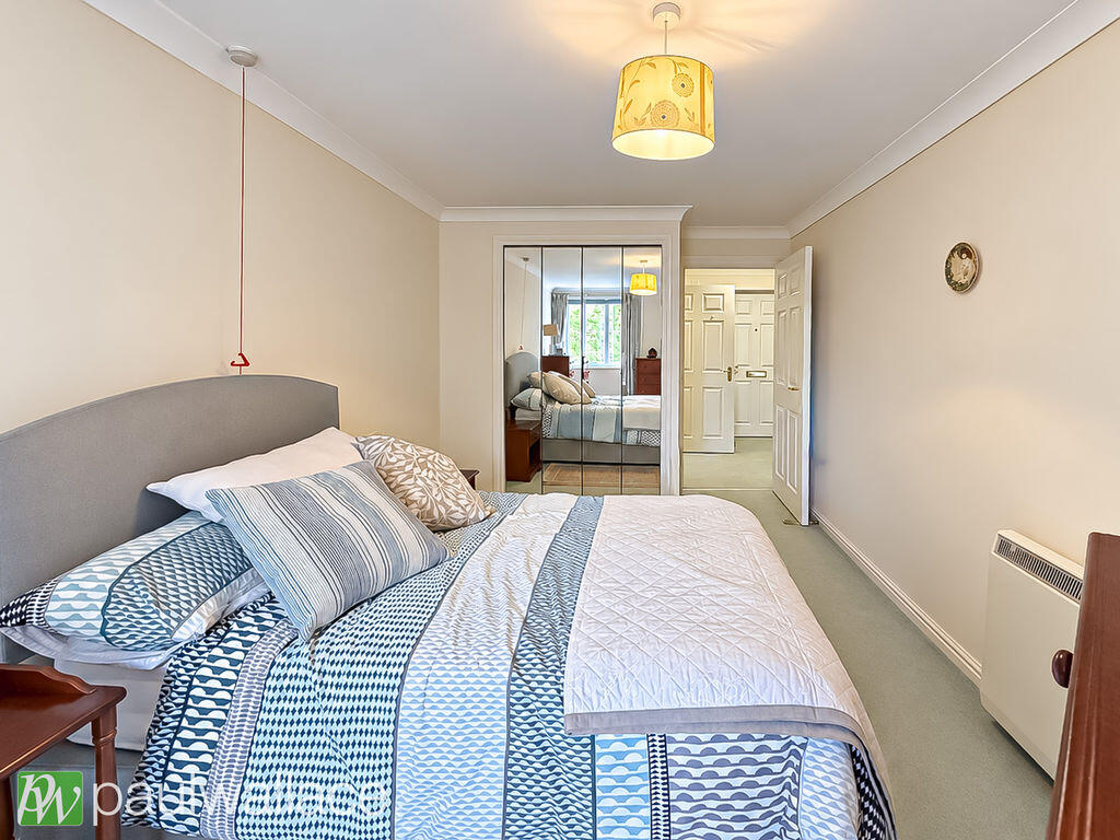 Apartment in Enfield - View 5