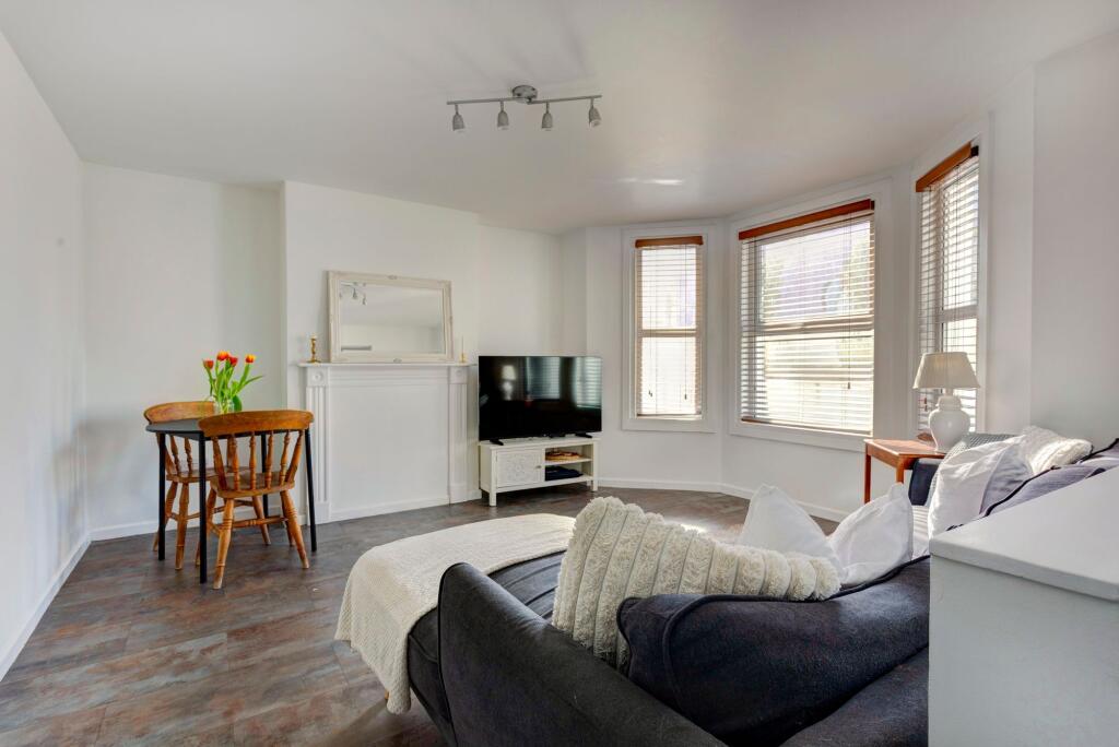 Apartment in Hove, Brighton and Hove - View 2