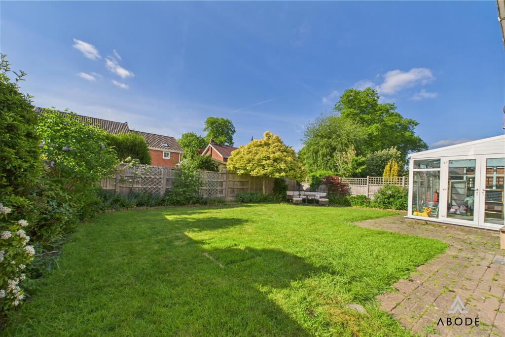 St. Michaels Drive, Ravenstone, Coalville photo 2