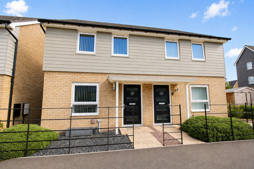 2-bed semi-detached on Green Lane, Wixams, MK42, £300,000