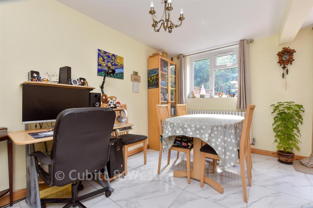 House in Redhill - View 5
