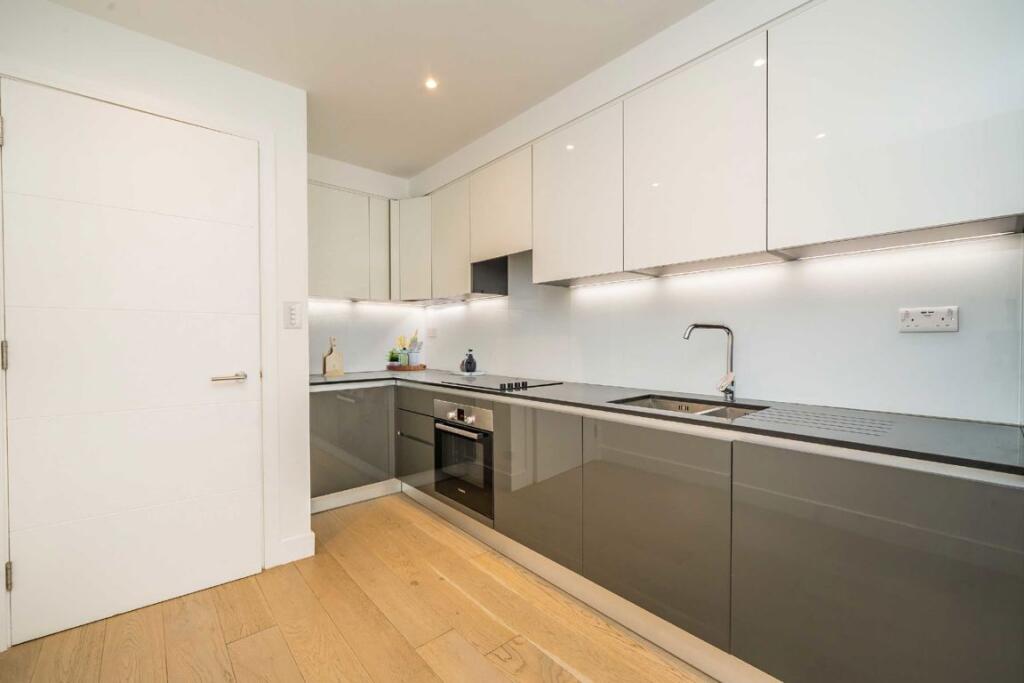Apartment in London - View 5