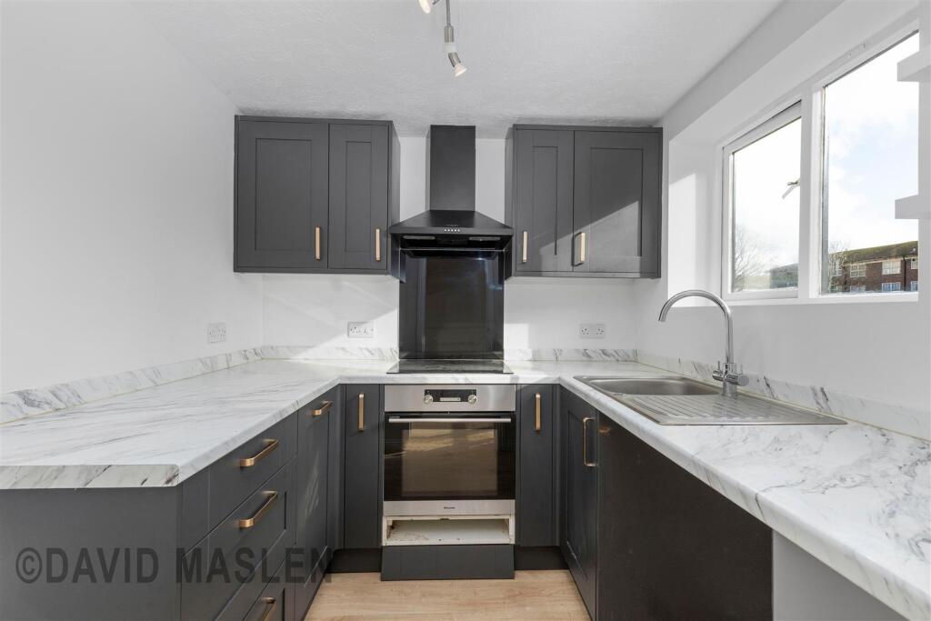 Apartment in Brighton - View 3