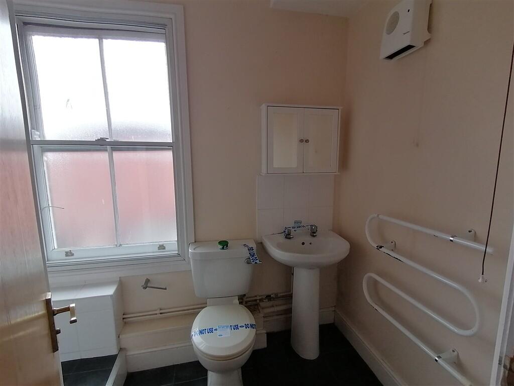 Apartment in Wolverhampton, All Saints, Goldthorn Hill - View 5