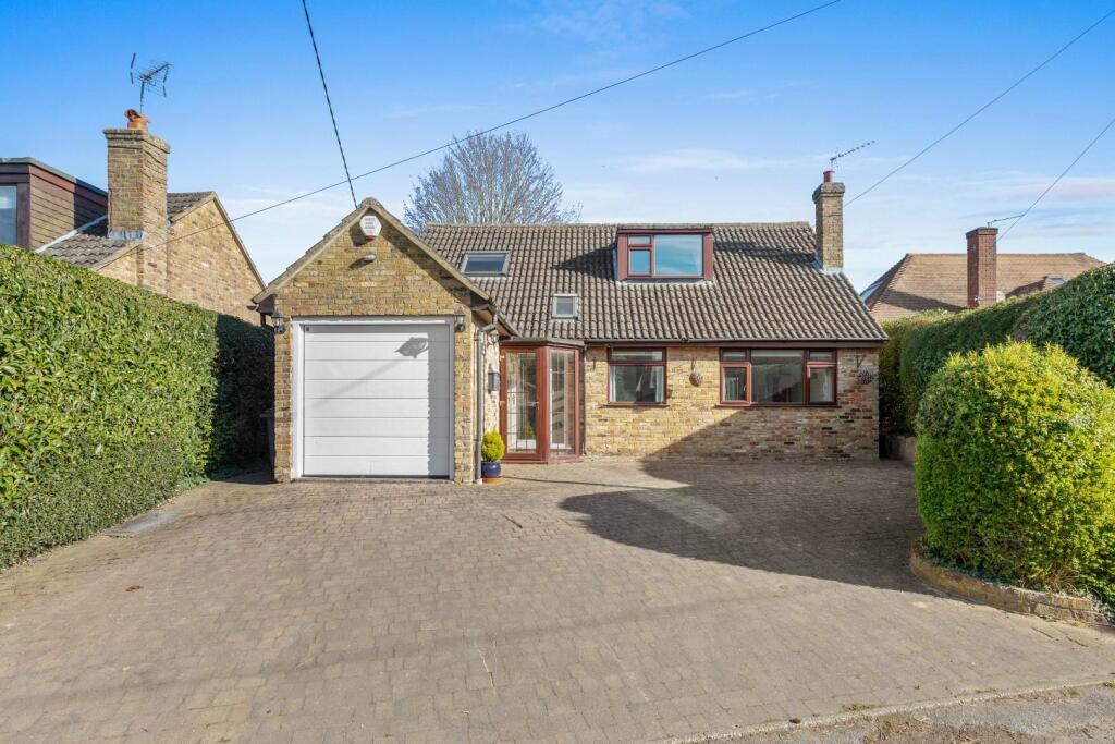 3-bed detached on Broomstick Lane, Chesham, Buckinghamshire, HP5 1XU, £725,000