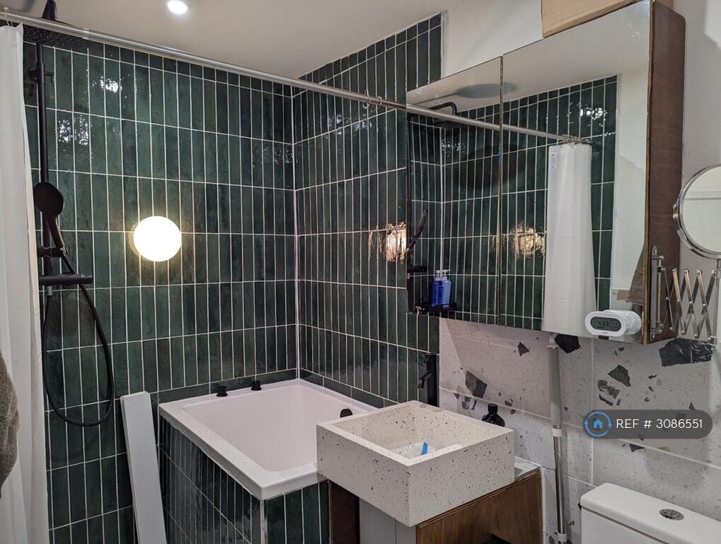 Apartment in London - View 3