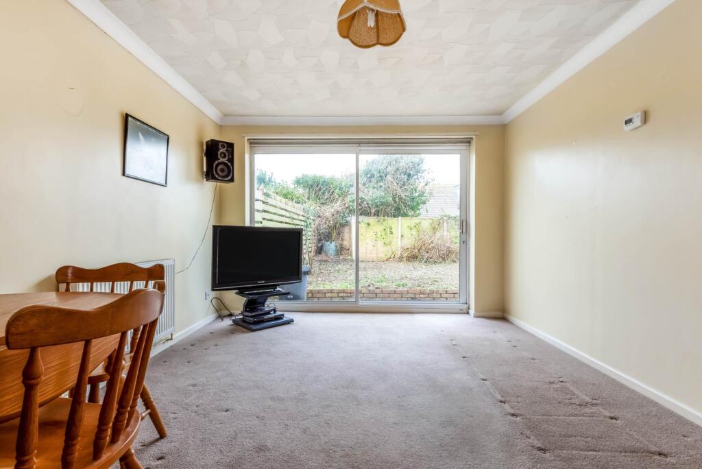 Kestrel Close, Bracklesham Bay, West Sussex, PO20 photo 2