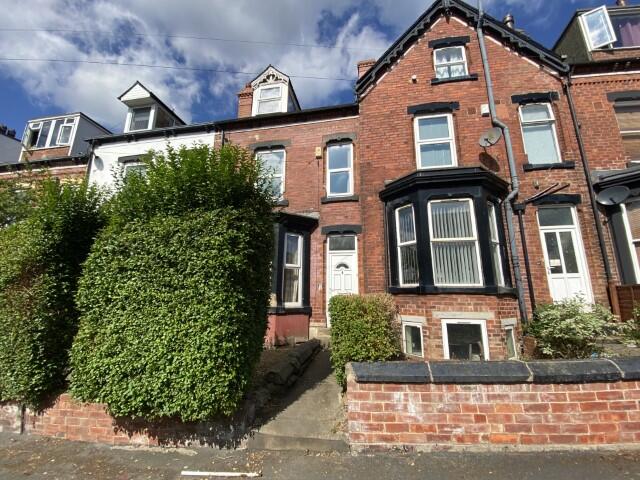6 bedroom terraced house for rent