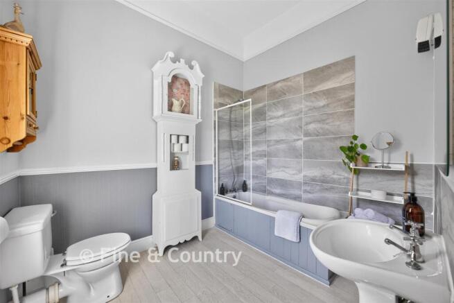 En-Suite Bathroom
