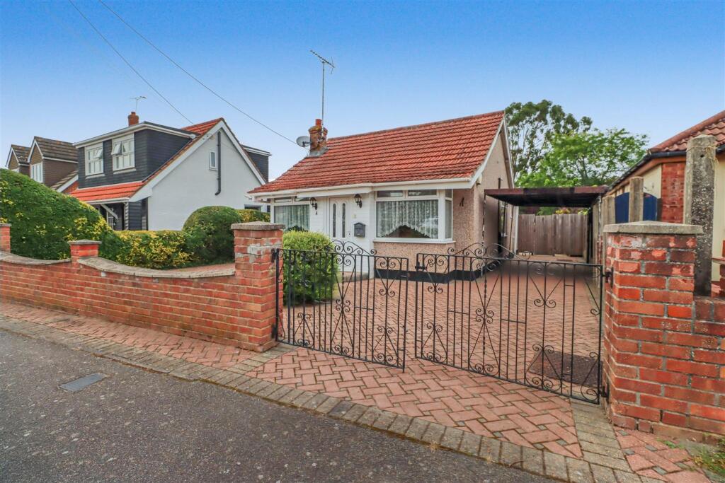 3-bed detached on Page Road, Bowers Gifford, £400,000