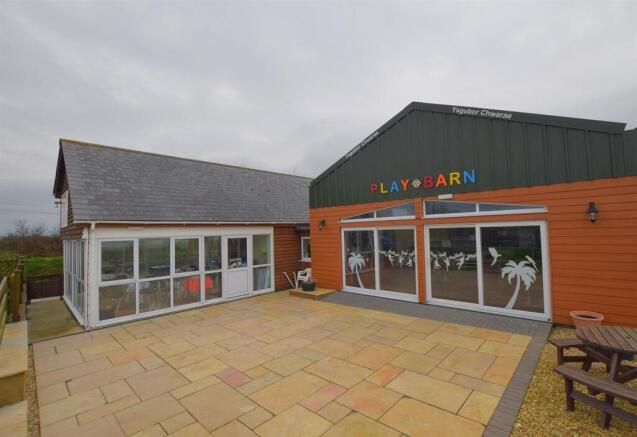 Cafe &amp; Playbarn