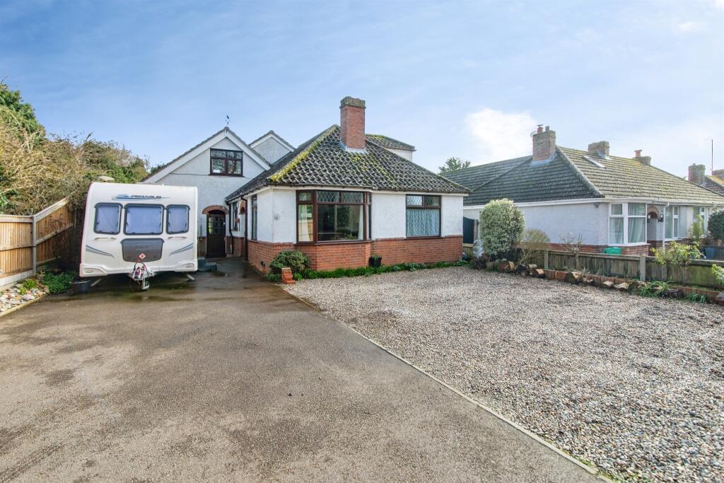 3-bed bungalow on Wash Lane, Kessingland, Lowestoft, £395,000