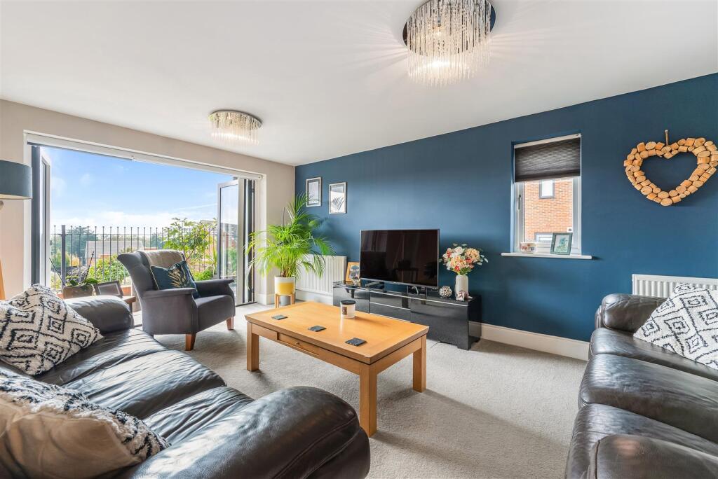 House in Havant, Hampshire - More