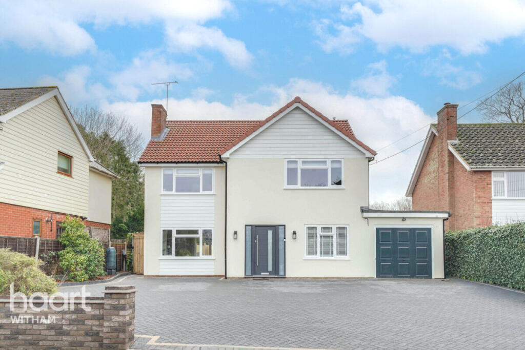 4 bedroom detached house for sale in Kelvedon Road, Wickham Bishops, CM8