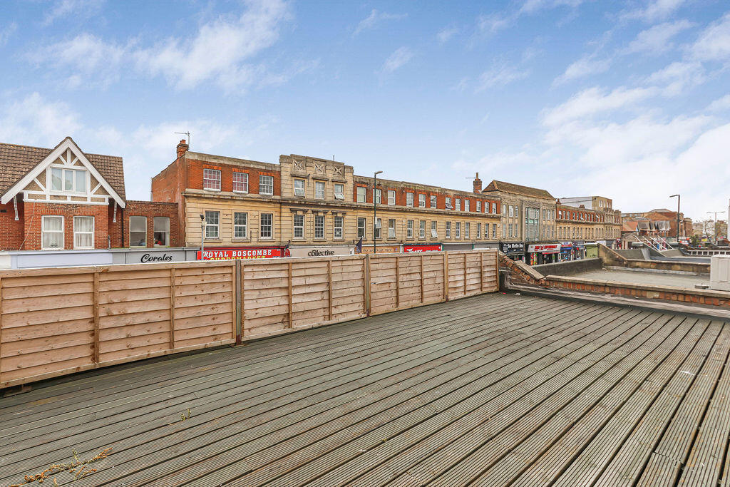 Apartment in Bournemouth, Boscombe - View 2