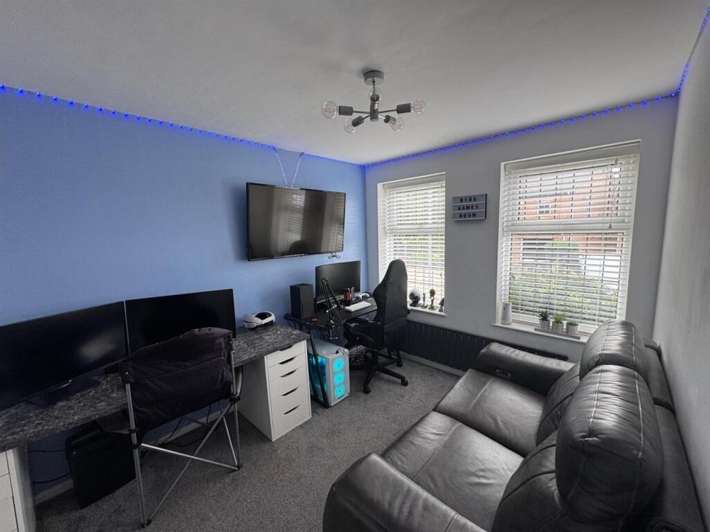 House in Wakefield - View 5