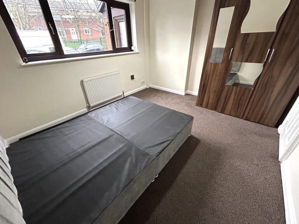 Apartment in Wakefield - More