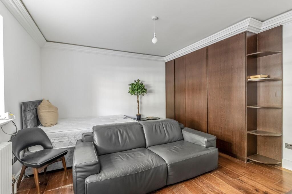 Apartment in London - View 2