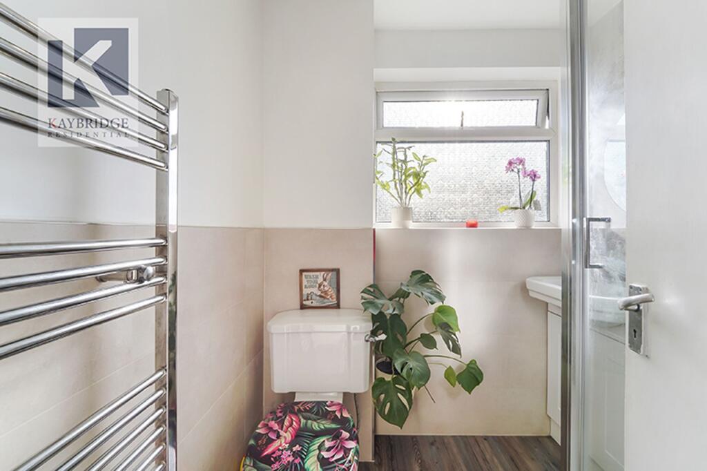 Apartment in Kingston upon Thames - View 4