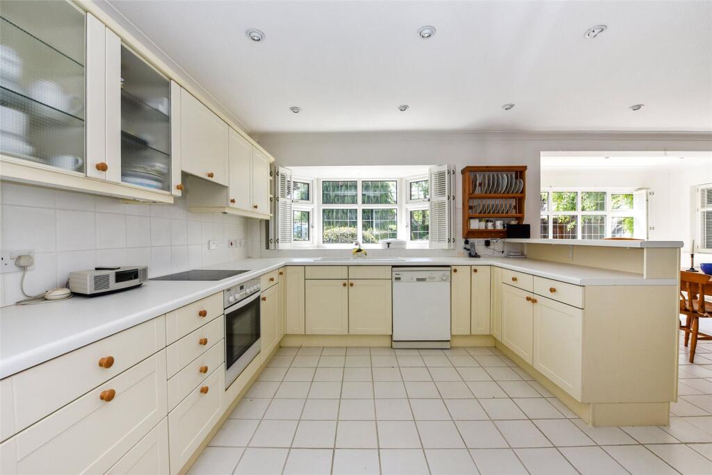 St. Catherines Road, Hayling Island, Hampshire, PO11 photo 4