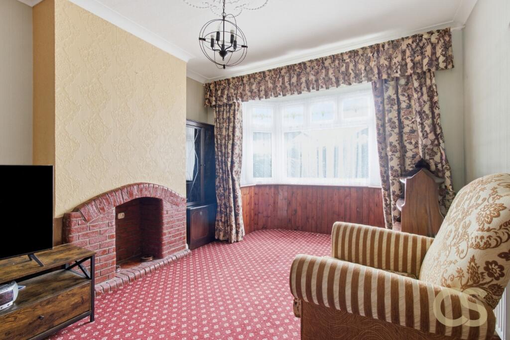 House in Broxbourne, Waltham Cross - View 4