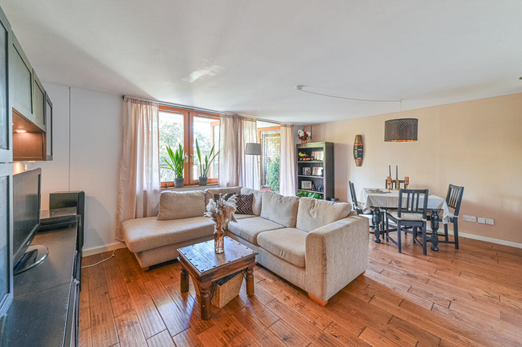 1-bed flat on Overton Road, SW9, Brixton, London, SW9, £375,000