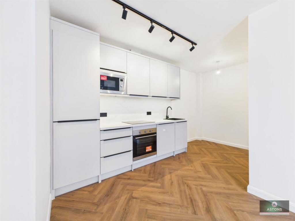 Apartment in Crawley, West Green - View 3