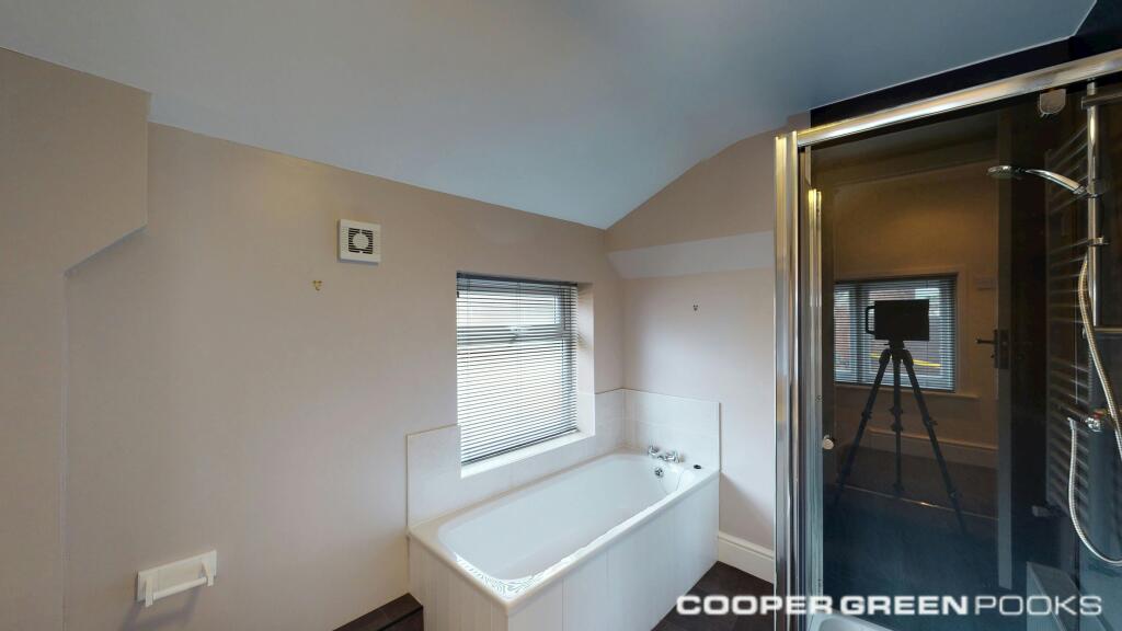 Wyle Cop, 35a Bathroom.jpg