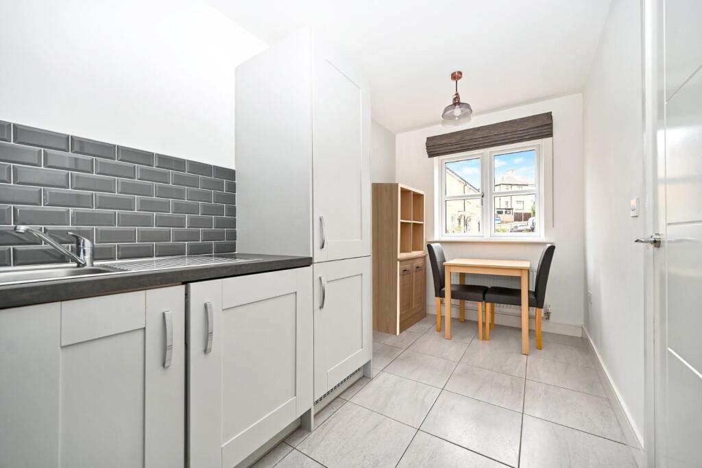 Brompton Drive, Bradford - View 5