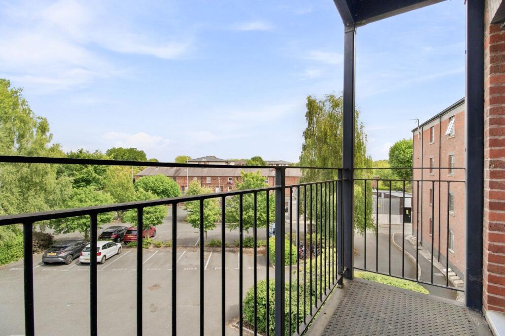Apartment in Warrington - More