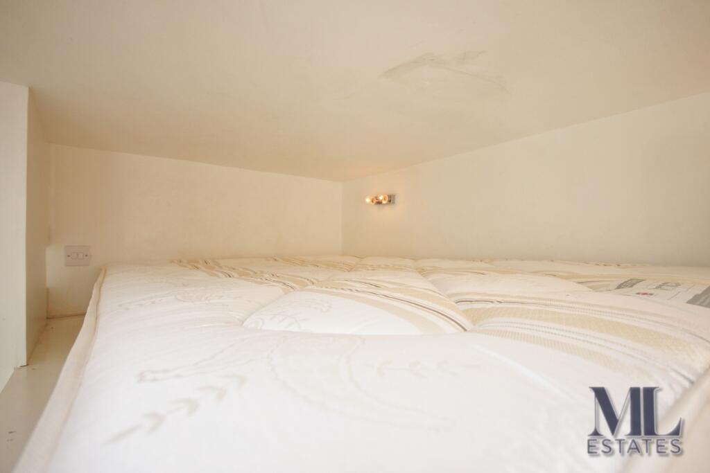 Apartment in London, West Kensington - View 5